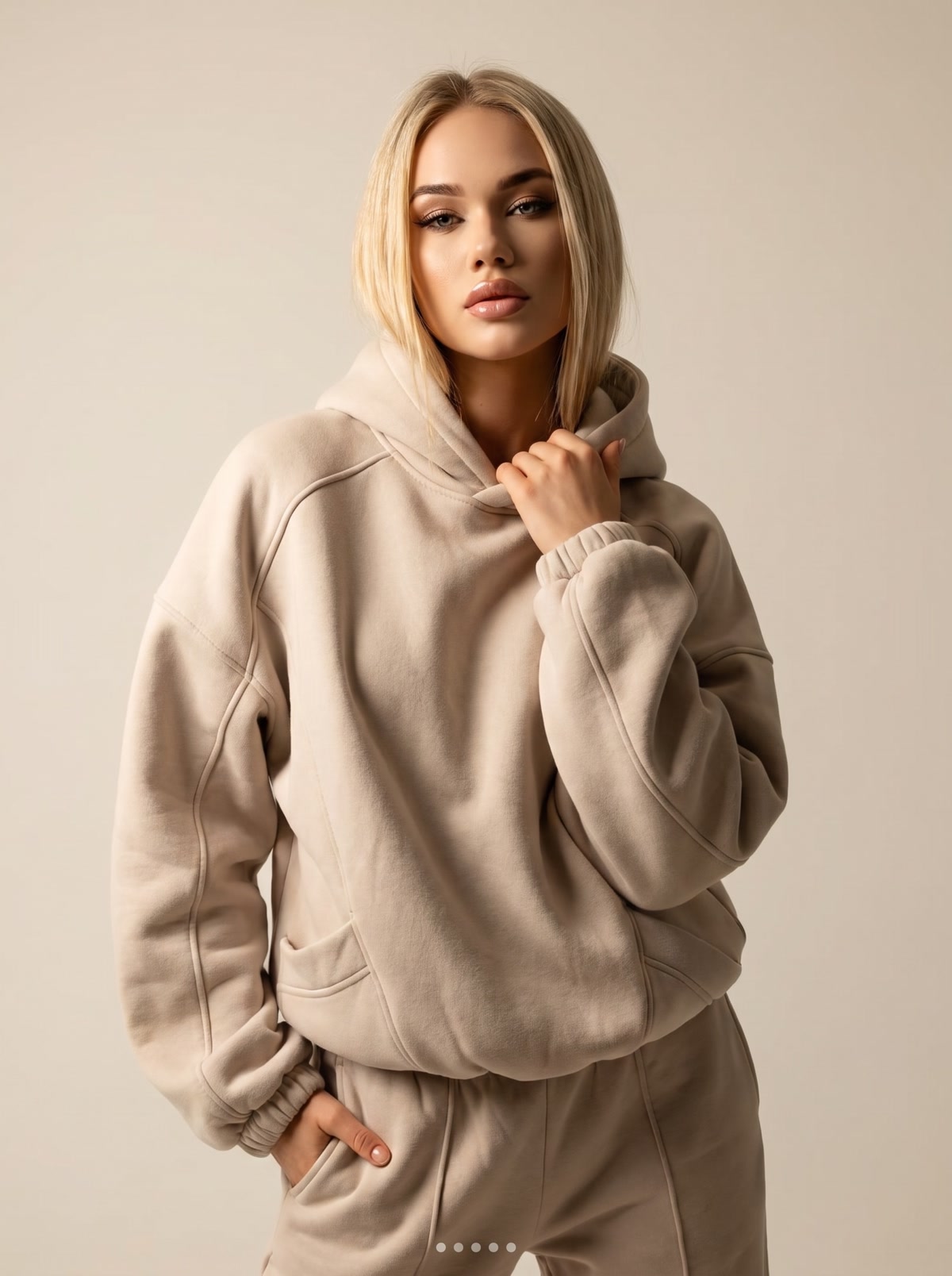Бежевий костюм ame.li — вигляд спереду